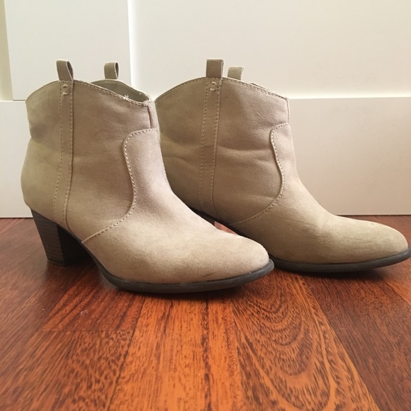 tan western booties
